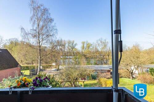 OG: ... mit Blick in den Garten bis zum See - 