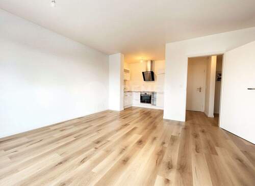 Wohnzimmer u. offene Küche - Moderne 2-Zimmer-Single-Wohnung in Reppenstedt