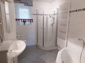 Bad mit Dusche und ... - 