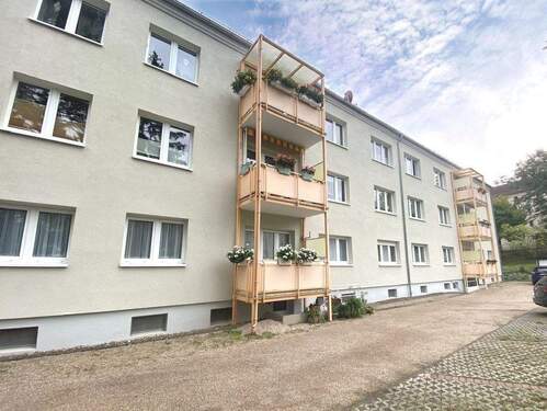 Zufahrt mit Stellflächen - 3 Zimmer Etagenwohnung zum Kaufen in Gotha