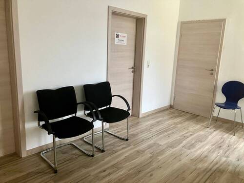 Warten.jpg - Büro mit 65,00 m&sup2; in Bad Neustadt an der Saale zur Miete
