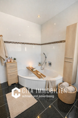 Badezimmer - 7 Zimmer Einfamilienhaus in Griesheim