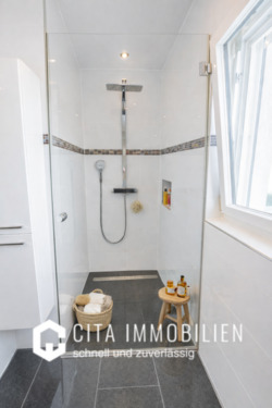 Badezimmer - Einfamilienhaus mit 319,80 m&sup2; in Griesheim zum Kaufen