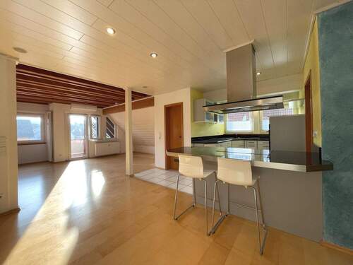 Offene Küche mit anschließendem Essbereich - 5 Zimmer Etagenwohnung zum Kaufen in Berghaupten