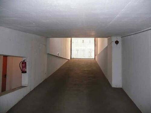 Tiefgaragen-Einfahrt - 3 Zimmer Etagenwohnung zum Kaufen in Leipzig