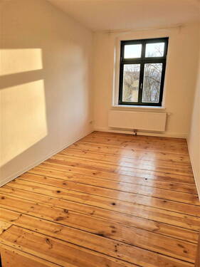 Kleines Zimmer mit Dielenboden - 