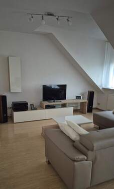 Wohnzimmer - Helle 3-Zimmer-Wohnung mit Balkon und Weitblick in ruhiger Lage von Kitzingen