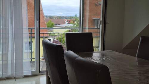 Essbereich Wohnzimmer mit Balkonzugang - 3 Zimmer Etagenwohnung zum Kaufen in Kitzingen