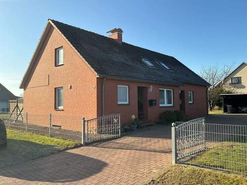 Außenansicht - Einfamilienhaus mit Einliegerwohnung auf 1.592 m² Grundstück - Teilung möglich