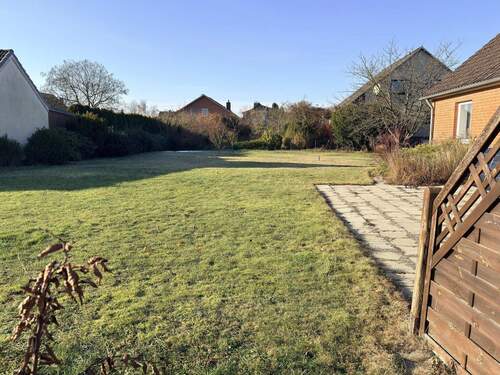 Grundstück optional teilbar - 6 Zimmer Einfamilienhaus in Reppenstedt