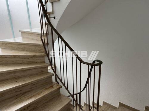 Treppe ins Obergeschoss - 