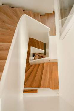 Stilvolle Holztreppe - 