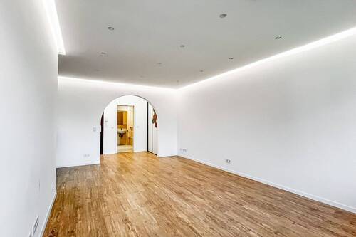 Wohnzimmer - 2 Zimmer Etagenwohnung zum Kaufen in München