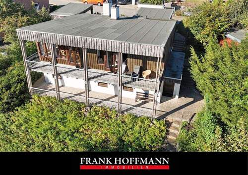 V10240 Titelbild - Einzigartiges Architektenhaus auf besonderem Grundstück mit kleinem Pferdestall in Boostedt