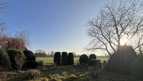 Bild 1 - Großzügiges Haus, zentral gelegen, mit freiem Gartenblick