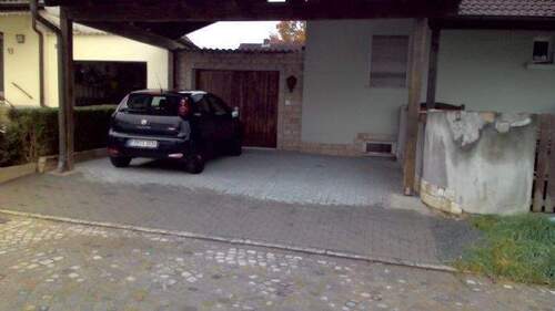 Ihr Stellplatz rechts - 3 Zimmer Etagenwohnung in Heroldsberg