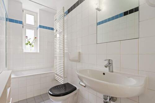 Wannenbad mit Tageslicht. - 