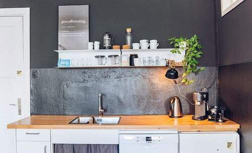 Titelbild - Schreibtischplätze im Herzen Hamburgs - hell, flexibel, inklusive Kaffee