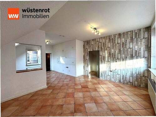 Wohnzimmer mit angrenzendem Zusatzräumen - 