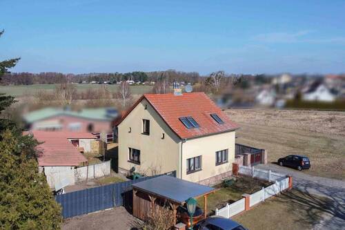 Ansicht Giebelseite (Südwest) - Modernisiertes 5-Zimmer-Einfamilienhaus mit Garten, Garage & Carport in Liebenwalde