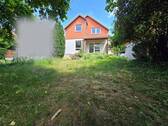 Garten mit Blick zur Hausrückseite - 