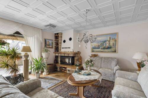 Wohnbereich mit Kamin im EG - 