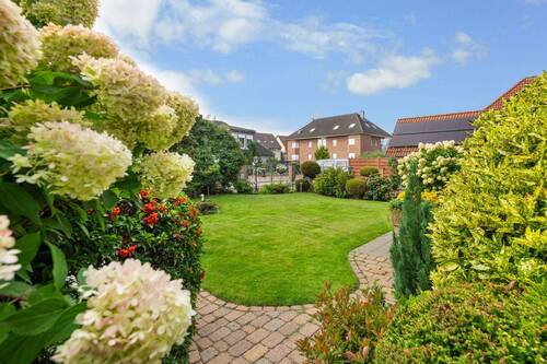 Garten - Einfamilienhaus mit 239,00 m² in Langenhagen zum Kaufen