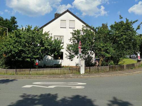 Ansicht Süd (Dachgeschoss) - 2-Zimmer-DG-Wohnung für junges Pärchen oder Singlehaushalt I komplett ausgestattete Küche I FensterBad mit Dusch-Bade-Wanne