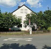 2-Zimmer-DG-Wohnung für junges Pärchen oder Singlehaushalt I komplett ausgestattete Küche I FensterBad mit Dusch-Bade-Wanne - Erlangen Frauenaurach