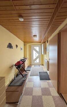 Eingangsbereich/ Flur - 7 Zimmer Einfamilienhaus in Pegnitz