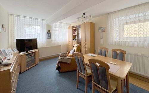 Wohnzimmer im Erdgeschoss - Einfamilienhaus mit 80,00 m² in Pegnitz zum Kaufen