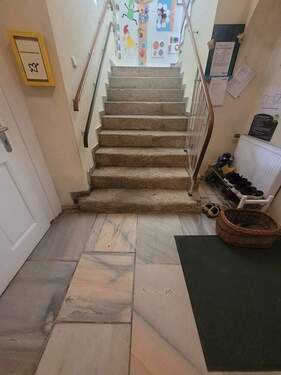 007_Treppenhaus mit Naturstein - 