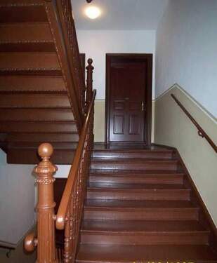 Treppenhaus - 2 Zimmer Mehrfamilienhaus, Wohnhaus zum Kaufen in Leipzig