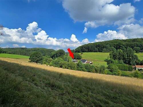 Lage 1 - 6 Zimmer Einfamilienhaus in Baustert