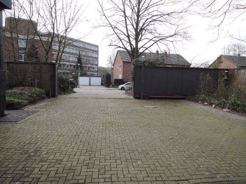 Zufahrtsbereich - Halle in Wesel