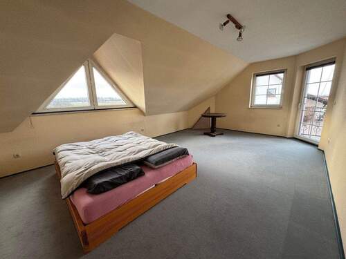 Schlafzimmer mit Balkon - 