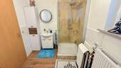 Tageslichtbad mit Wanne und Dusche EG - 