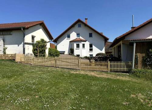 Bild 1 - Haus in traumhafter, idyllischer und ruhiger Ortsrandlage von Steinbach am Dbg. - Provisionsfrei