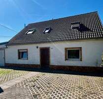 Charmantes Einfamilienhaus mit großem Garten, Terrasse und Garage – sofort verfügbar! - Rodershausen