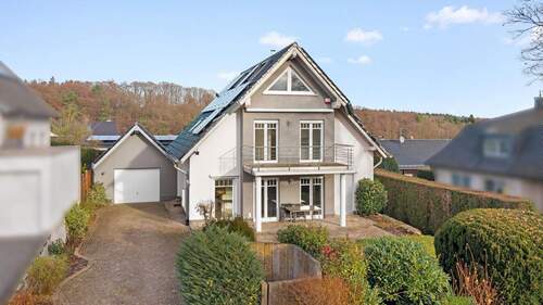 Straßenfront - 8 Zimmer Einfamilienhaus zum Kaufen in Wachtberg