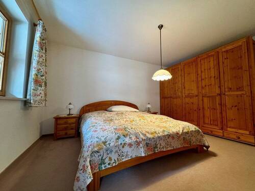 Großzügiges Schlafzimmer - 