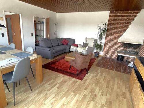 Wohn-Essraum mit Kamin - Etagenwohnung in Bornheim