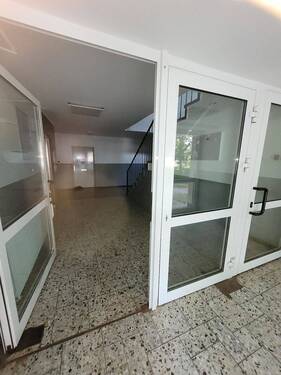 Hauseingangsbereich - 2 Zimmer Etagenwohnung zur Miete in Hamburg