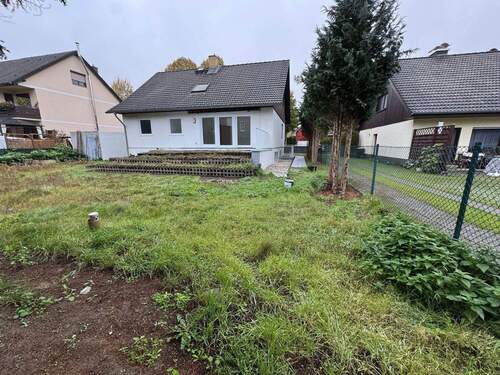 Hausansicht und Garten - 