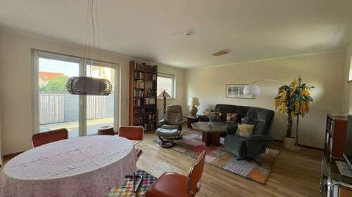 Helles Wohn- und Esszimmer 2 - 2 Zimmer Etagenwohnung zur Miete in Bickenbach