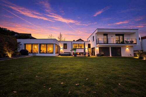 Hausansicht - Modernes Einfamilienhaus in Feldrandlage mit viel Privatsphäre - provisionsfrei