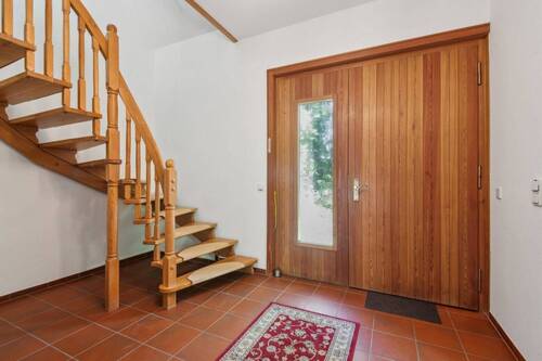 Foyer/Treppe zum OG - 