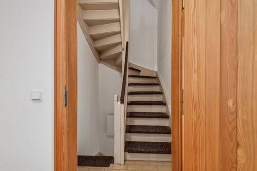 Innenliegendes Treppenhaus vom UG-OG - 
