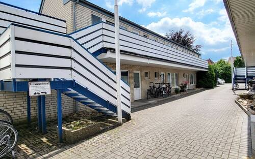 Hausansicht 01 - Gepflegtes Mehrfamilienhaus mit 20 WE - Erbbaurecht