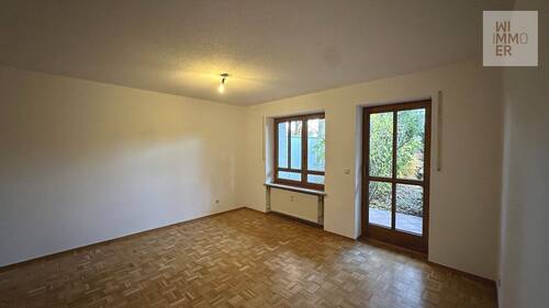 Wohnzimmer (1) - 2 Zimmer Etagenwohnung zum Kaufen in Altötting